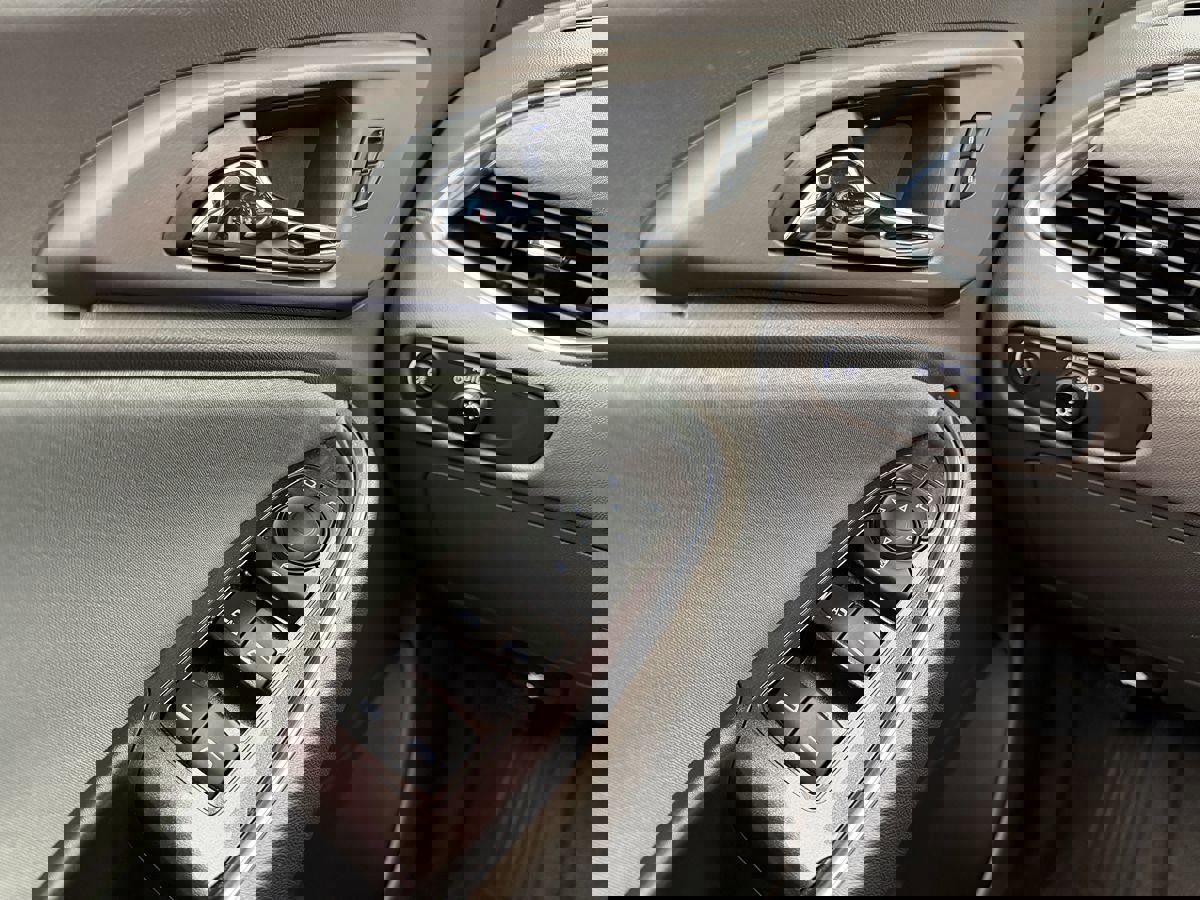 Used 2016 Chevrolet Malibu LT image 11