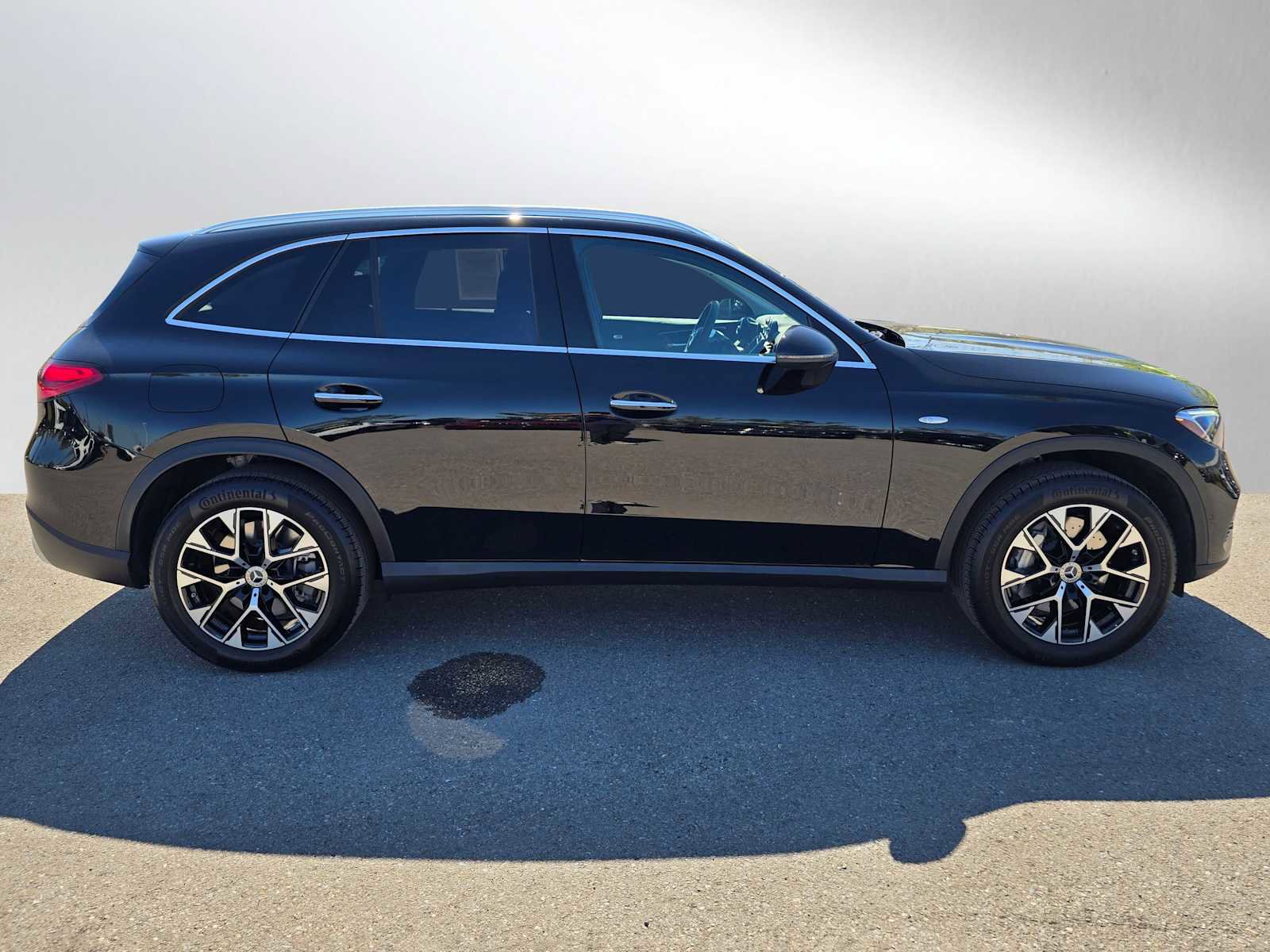 Used 2025 Mercedes-Benz GLC 350e 4MATIC image 2