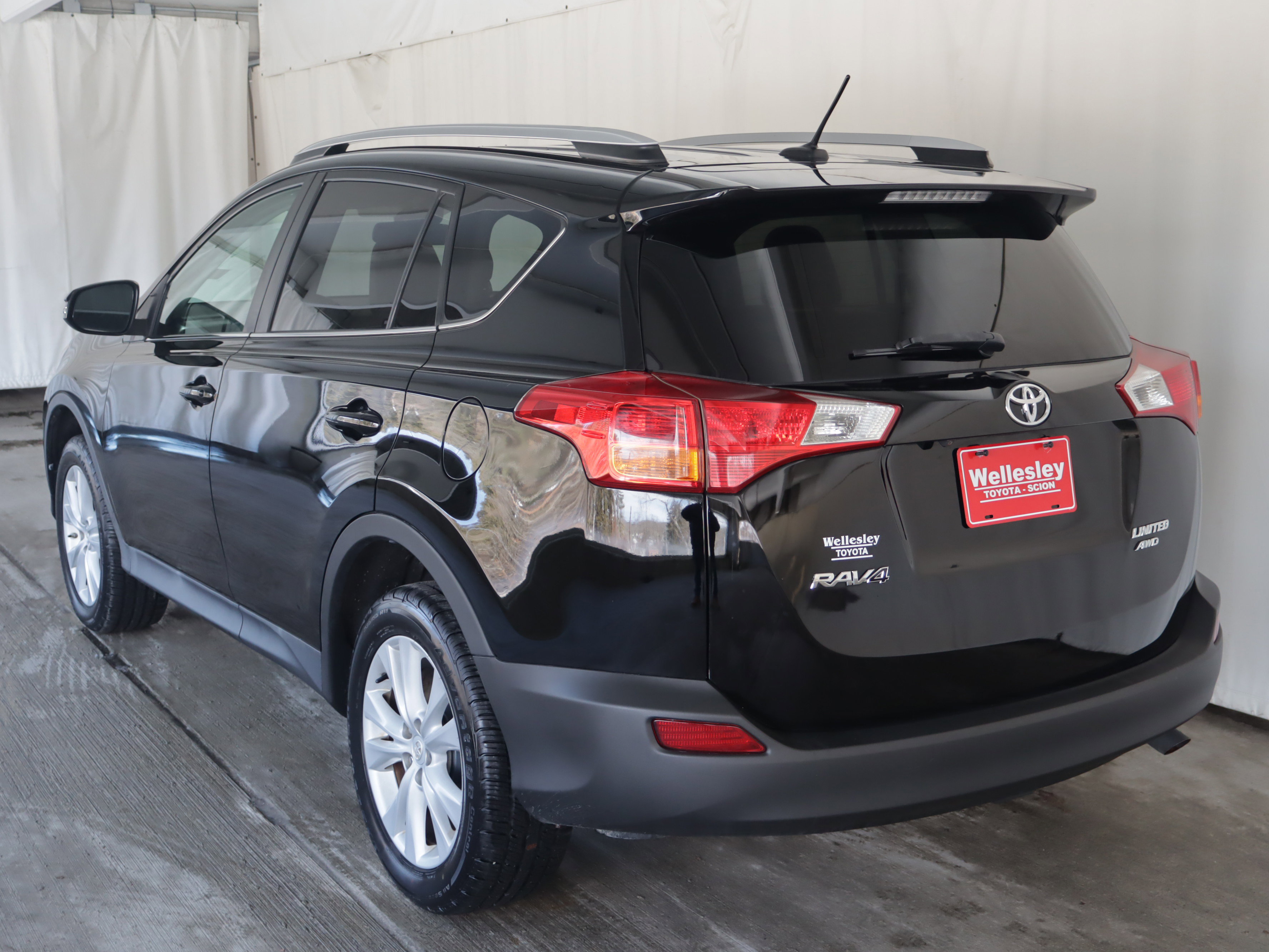 Used 2015 Toyota RAV4 Limited w/ Technology Package image 26