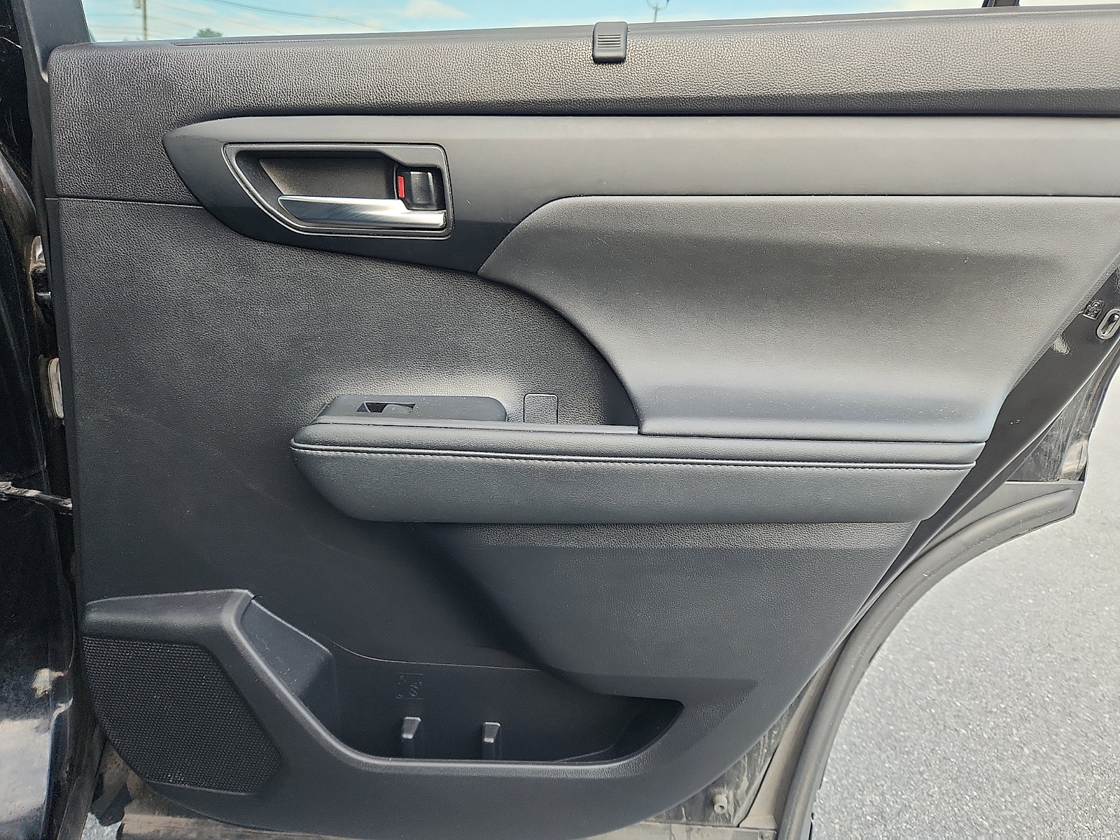 Used 2021 Toyota Highlander XLE AWD/4WD image 33