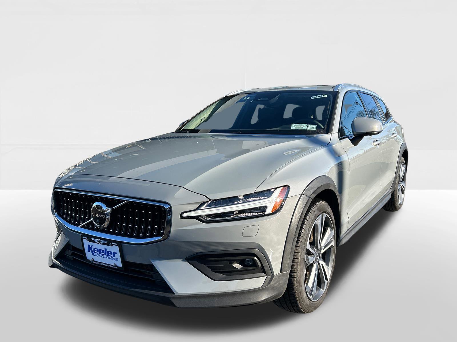 Used 2025 Volvo V60 B5 Cross Country Plus image 5