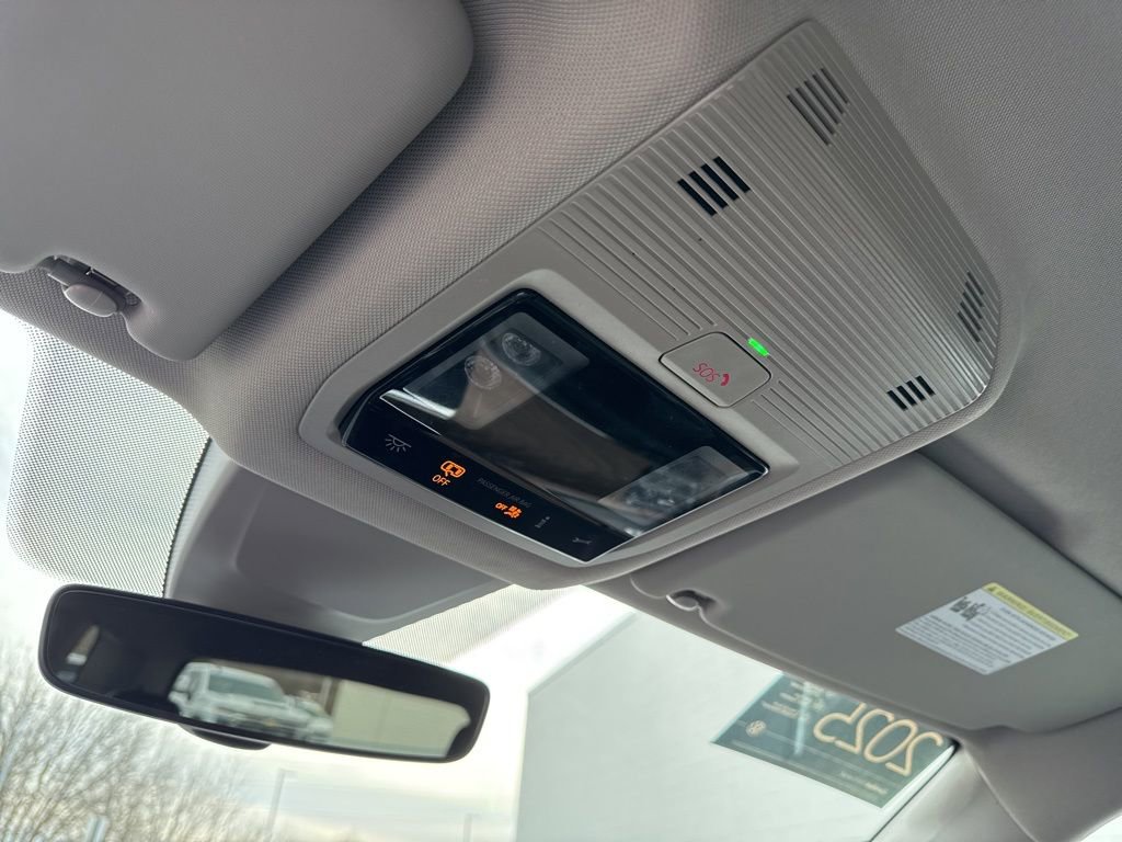 Certified 2025 Volkswagen Atlas SE image 31