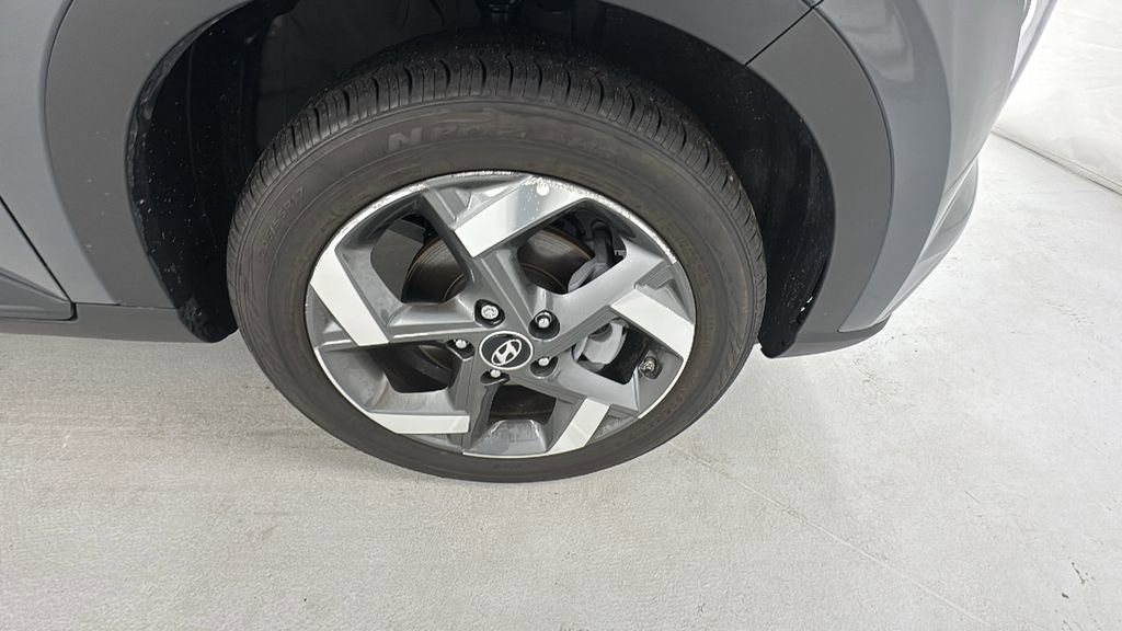 Used 2025 Hyundai Venue SEL image 9