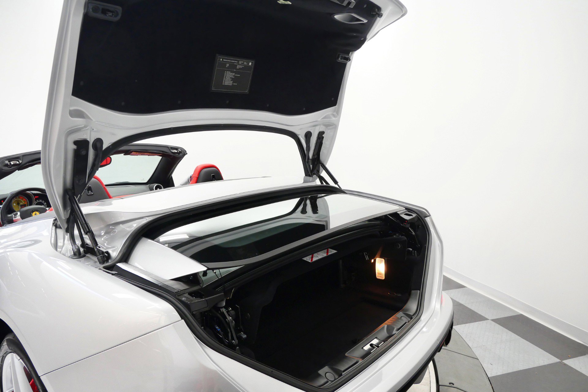 Used 2017 Ferrari California T RWD image 42