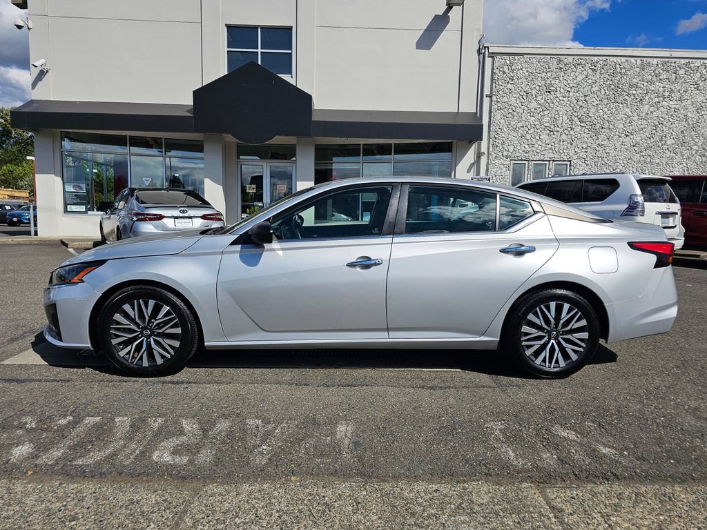 Used 2024 Nissan Altima 2.5 SV FWD image 8