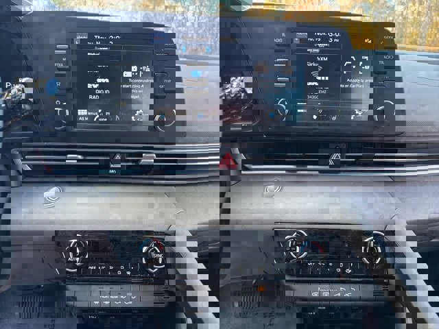 Used 2023 Hyundai Elantra SEL image 22