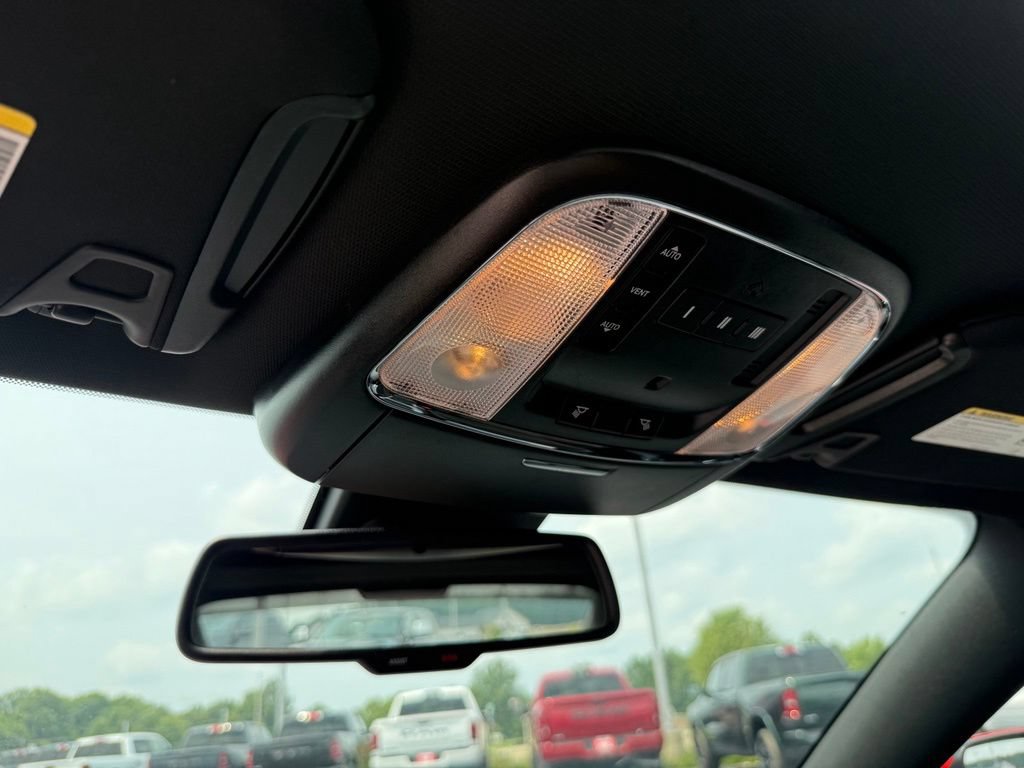 Used 2017 Dodge Charger R/T RWD image 19