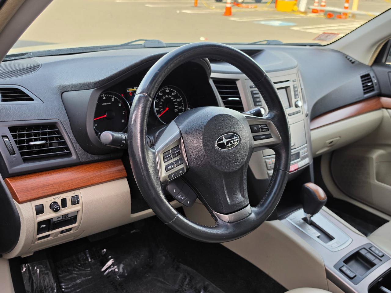 Used 2014 Subaru Outback 2.5i Limited w/ Moonroof Package AWD/4WD image 10