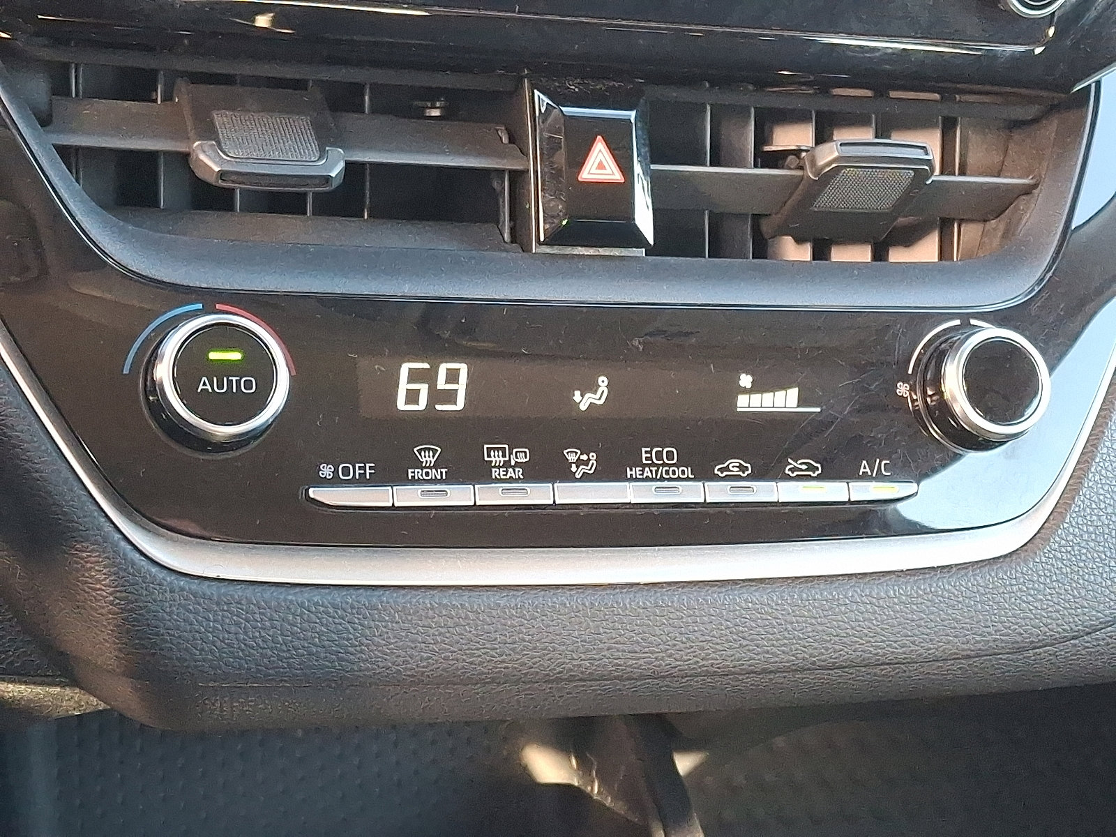 Used 2020 Toyota Corolla LE image 16