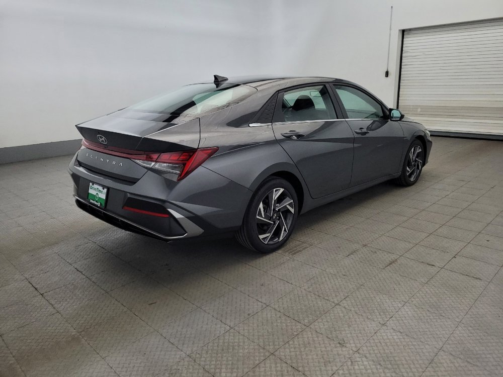 Used 2025 Hyundai Elantra SEL FWD image 9