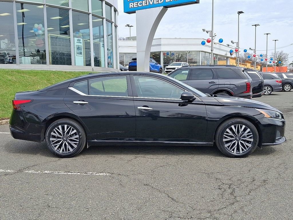 Used 2025 Nissan Altima 2.5 SV image 8