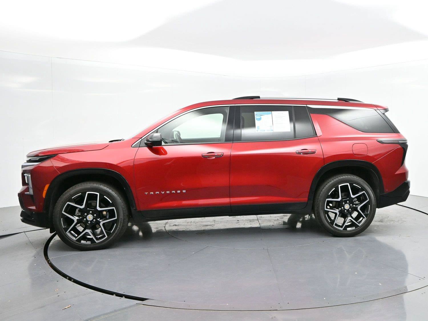 Used 2025 Chevrolet Traverse High Country AWD/4WD image 4