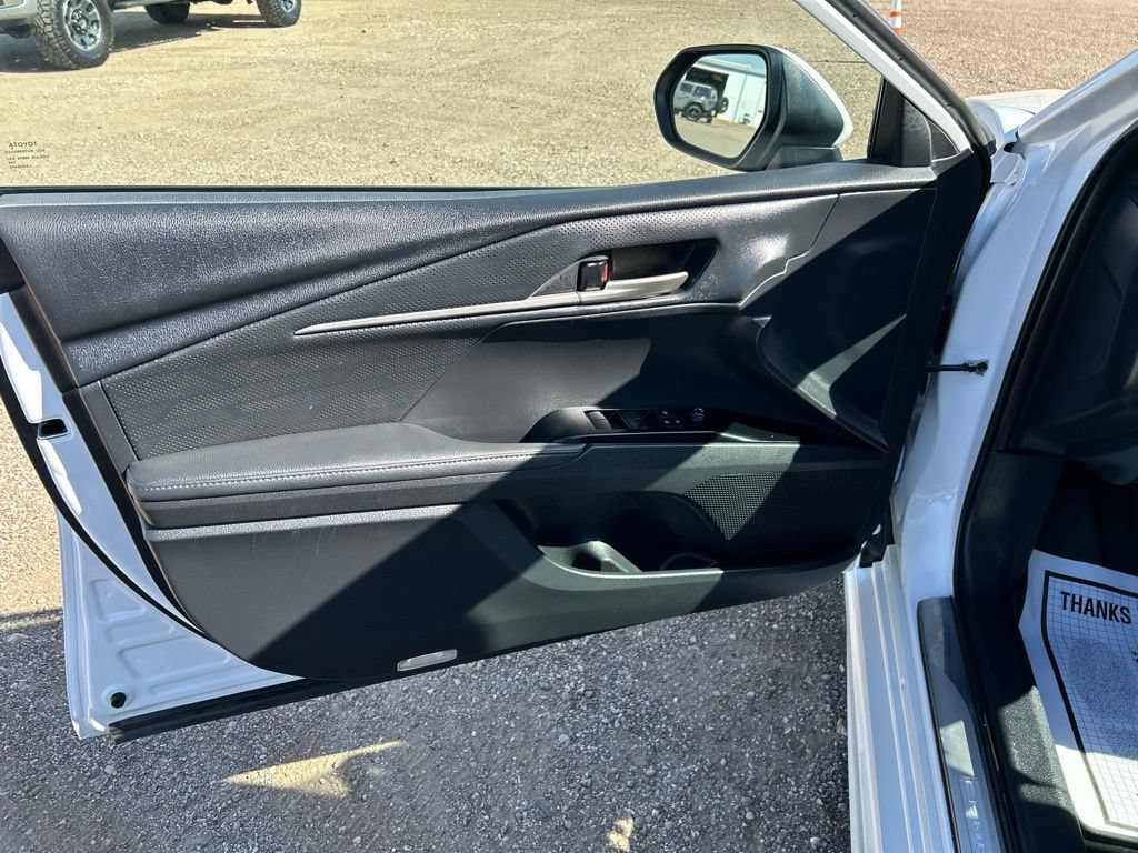 Used 2025 Toyota Camry XSE FWD image 11