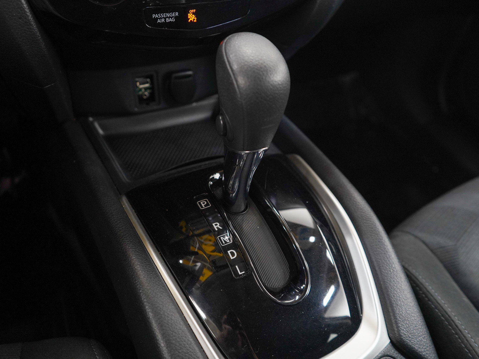 Used 2015 Nissan Rogue SV AWD/4WD image 22