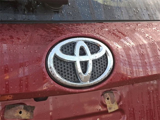 Used 2018 Toyota RAV4 XLE image 29