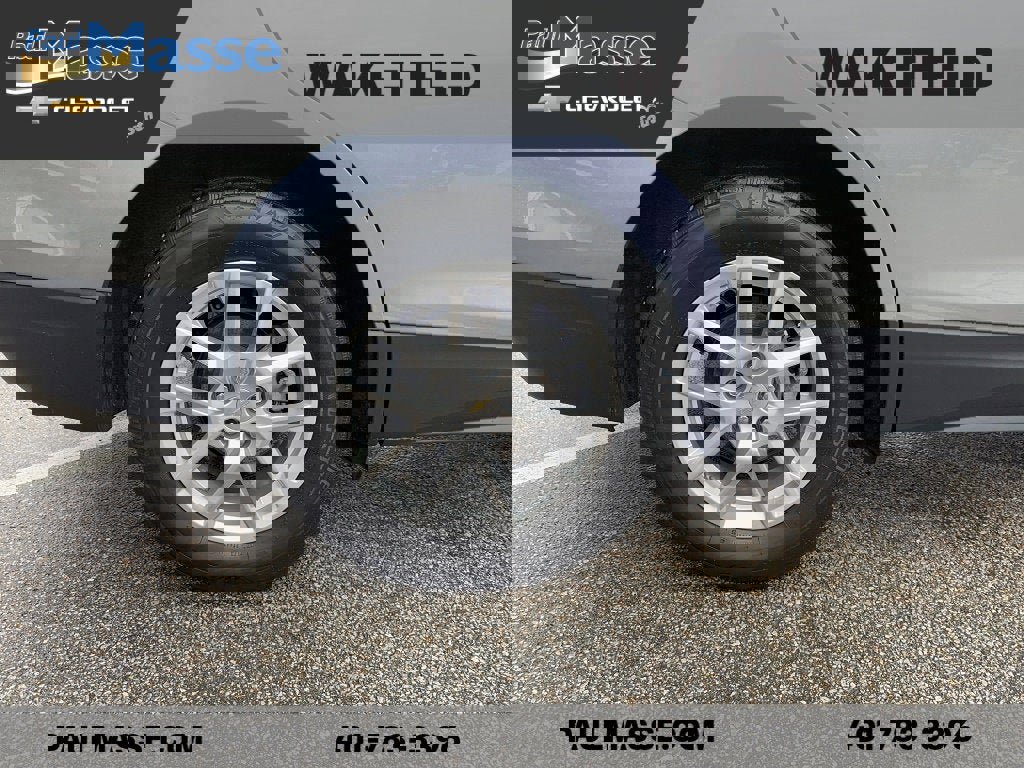 Used 2024 Chevrolet Equinox LS w/ LS Convenience Package image 11