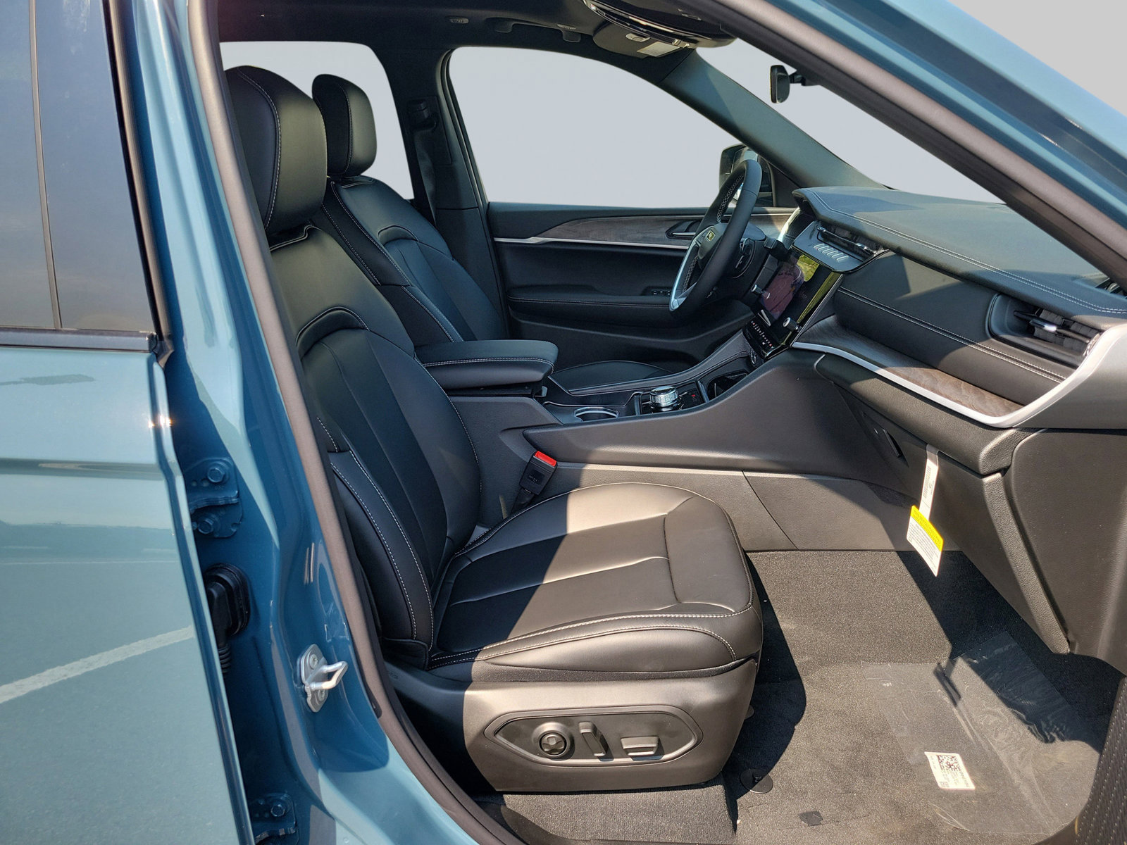 New 2027 Jeep Grand Cherokee Limited RWD image 38