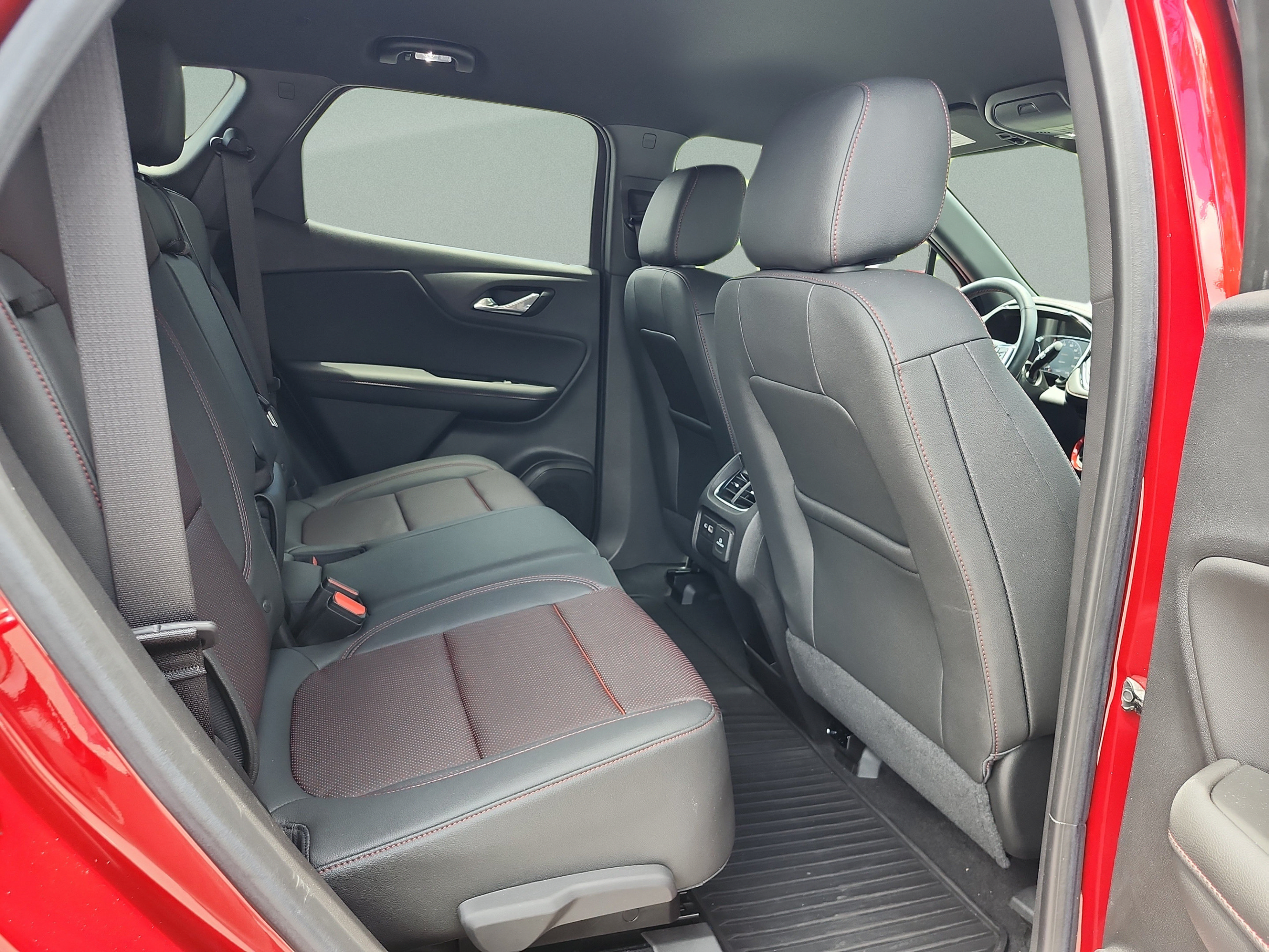 Used 2024 Chevrolet Blazer RS w/ Driver Confidence II Package FWD image 18