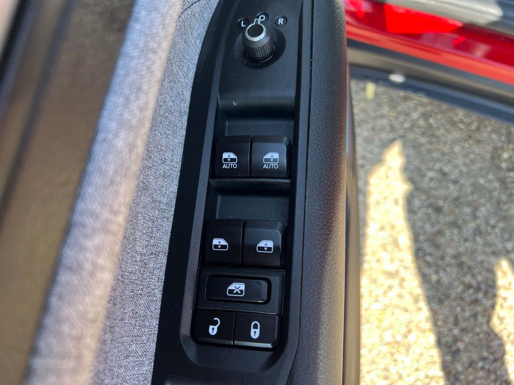 Used 2025 Jeep Compass Sport image 24