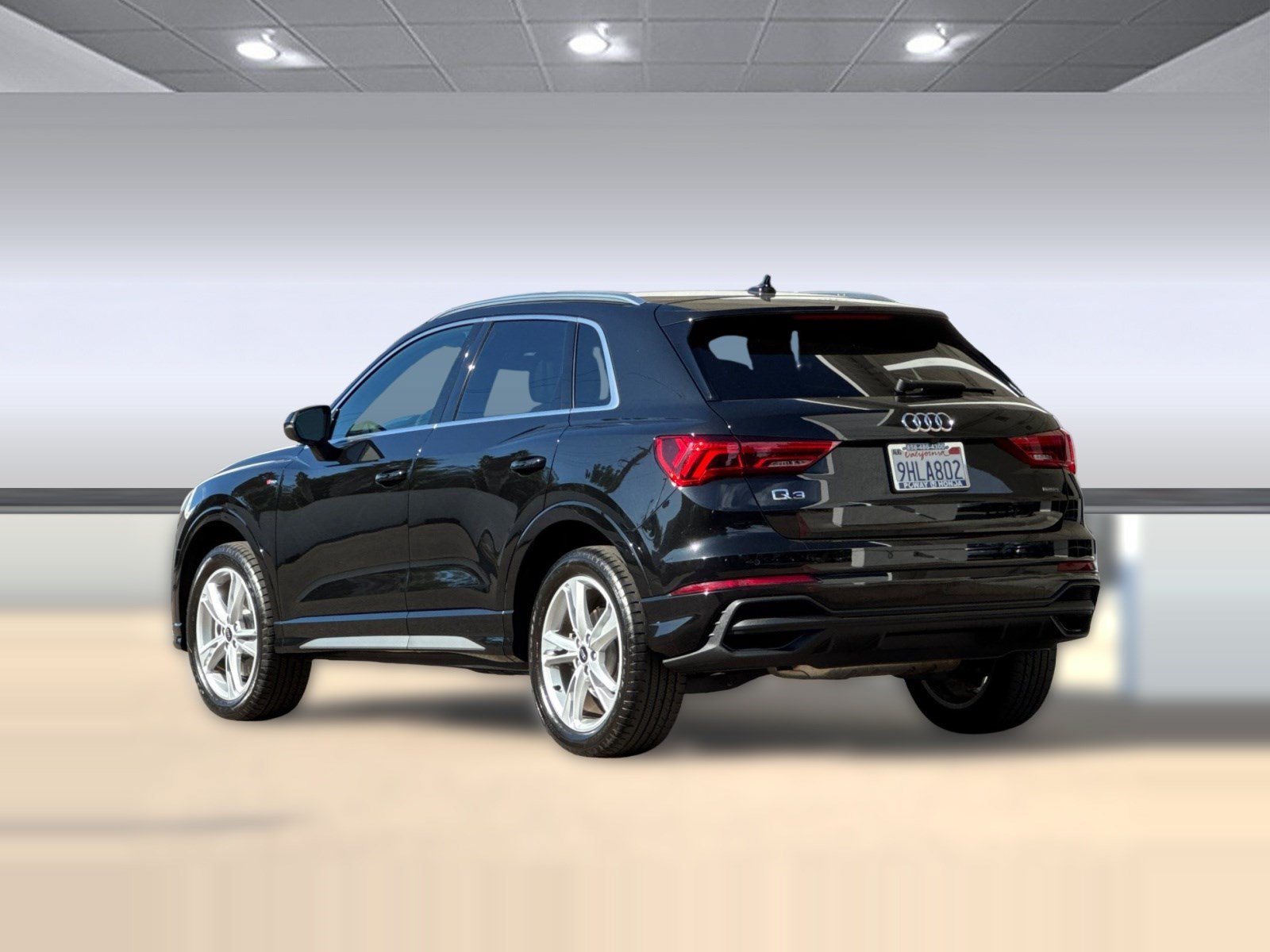 Used 2023 Audi Q3 2.0T Premium w/ Convenience Package AWD/4WD image 3