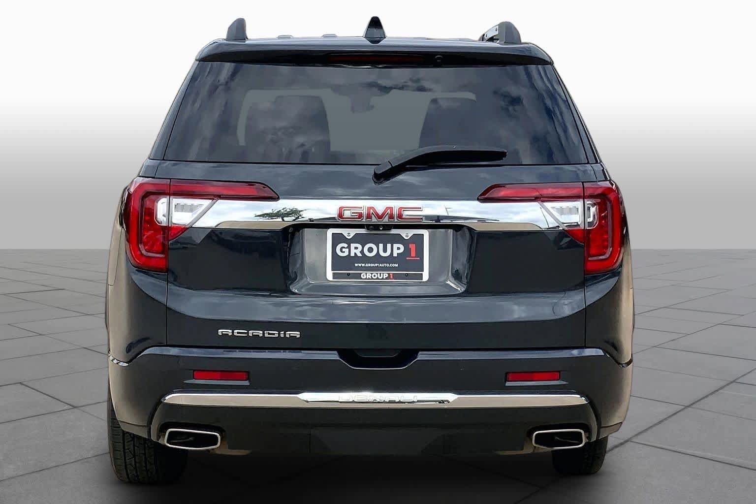 Used 2022 GMC Acadia Denali w/ Denali Technology Package FWD image 4