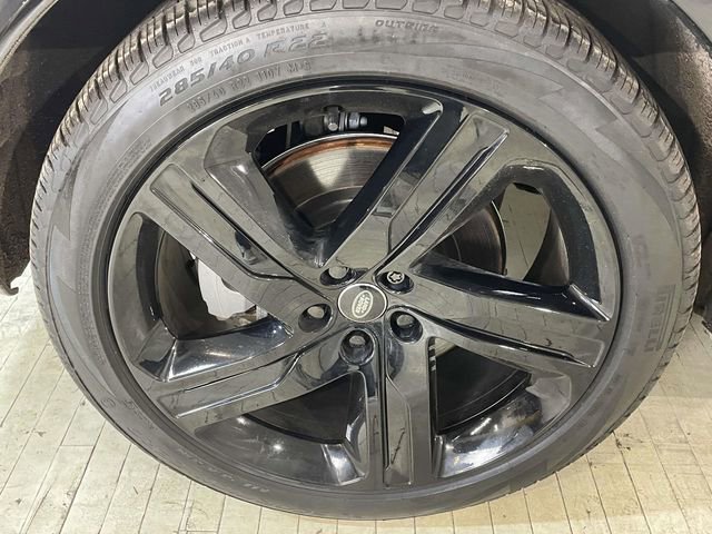 Used 2025 Land Rover Discovery Dynamic SE image 15