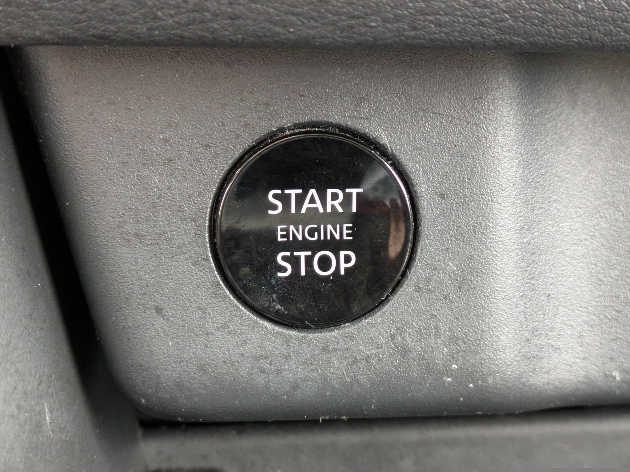 Certified 2025 Nissan Rogue SV FWD image 27