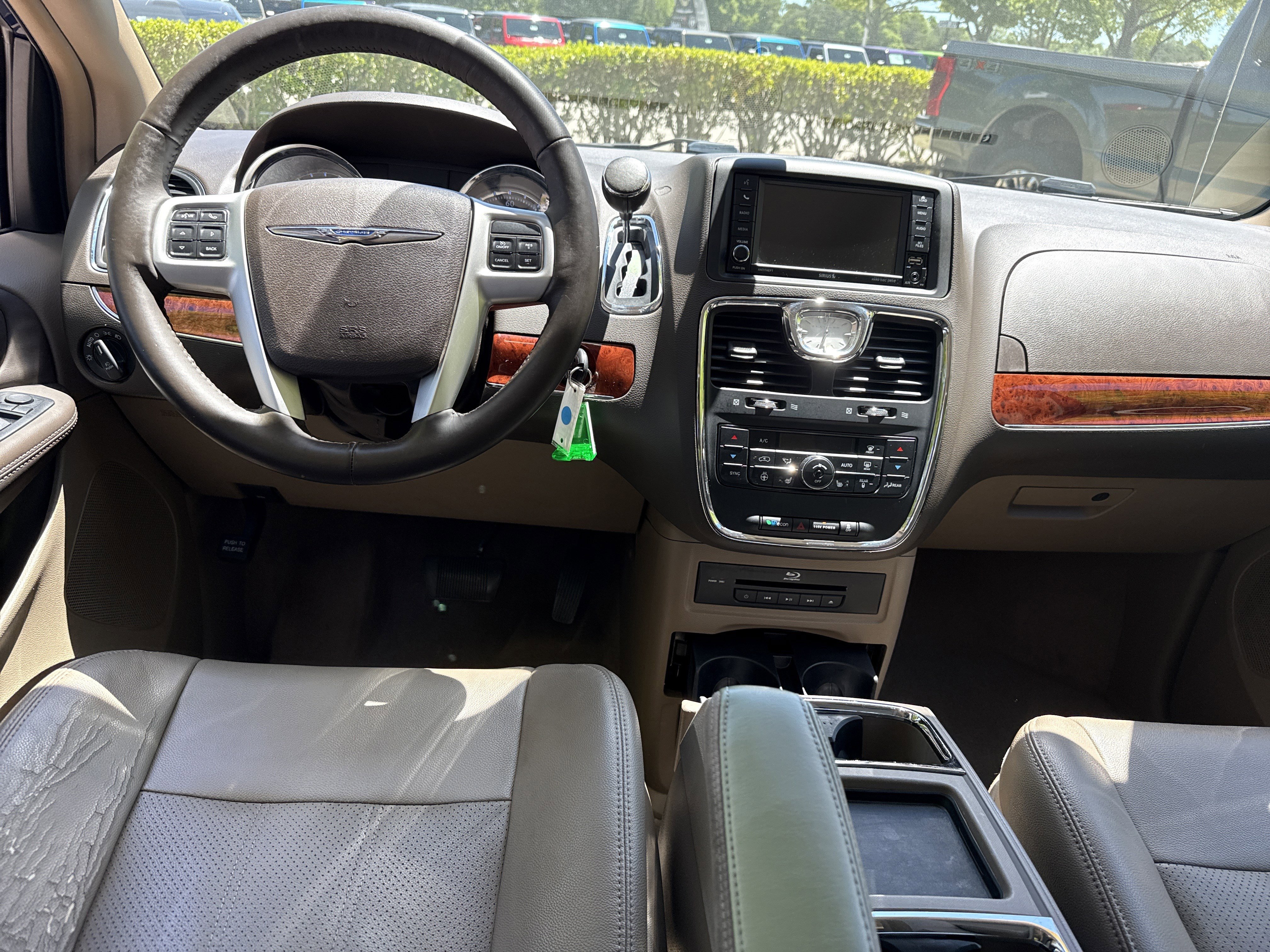 Used 2014 Chrysler Town & Country Touring-L w/ Driver Convenience Group FWD image 22