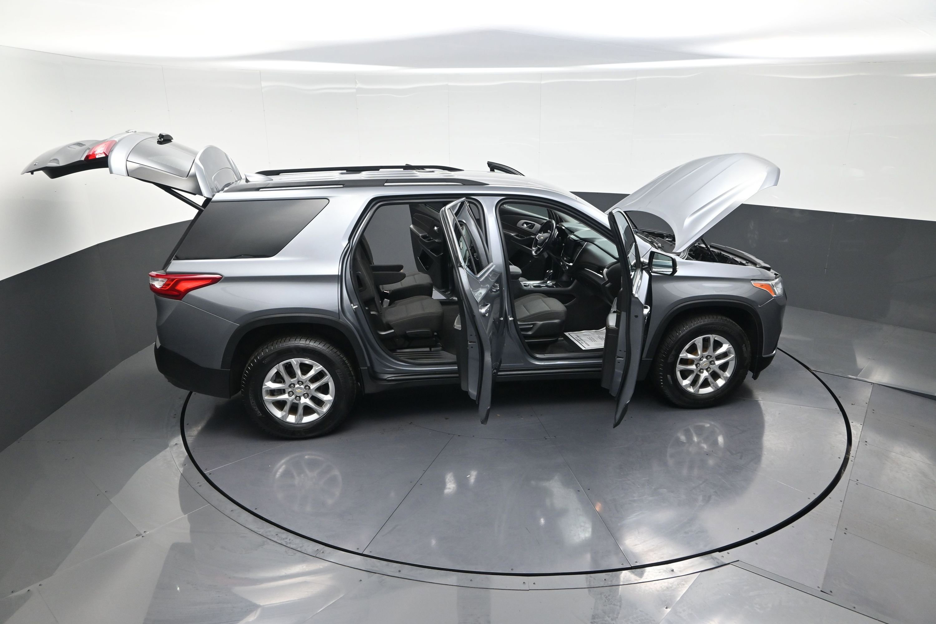 Used 2020 Chevrolet Traverse LT w/ LPO, Black Accent Package image 14