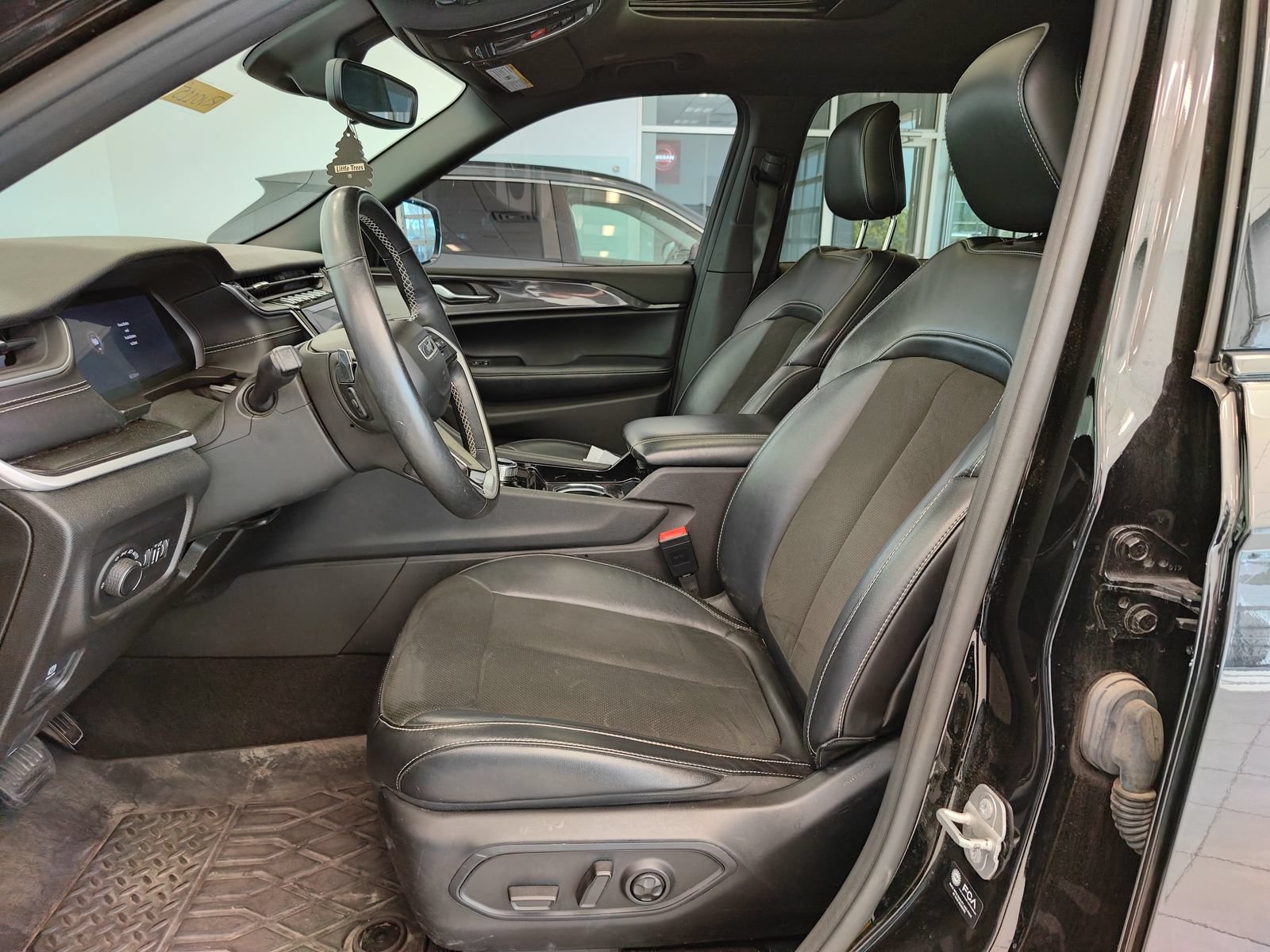 Used 2021 Jeep Grand Cherokee L Laredo AWD/4WD image 8