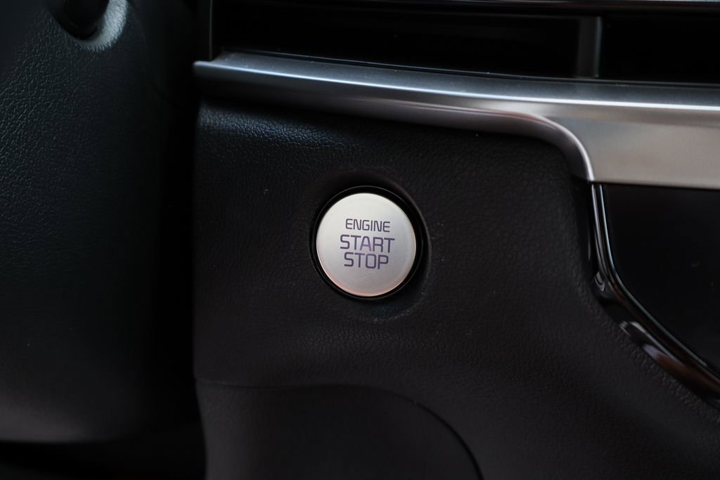 Used 2025 Kia Sorento S image 17