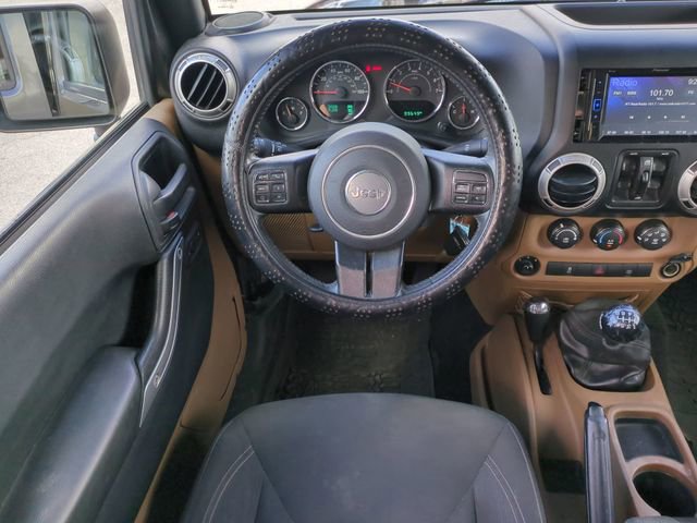 Used 2017 Jeep Wrangler Unlimited Sahara w/ Connectivity Group image 16