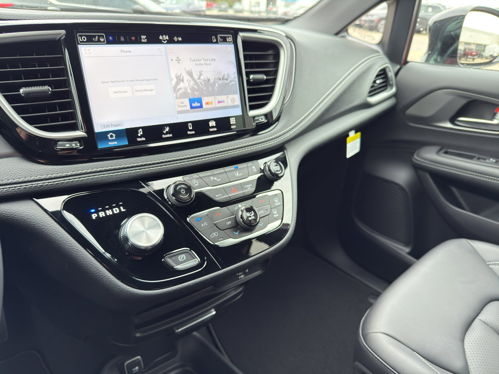 New 2026 Chrysler Pacifica Select FWD image 20