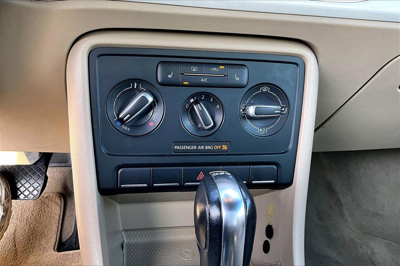 Used 2013 Volkswagen Beetle TDI image 14