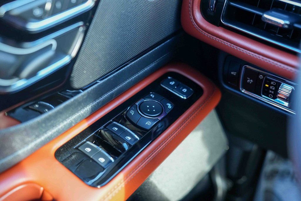 Used 2025 Lincoln Aviator Reserve w/ Jet Appearance Package image 31