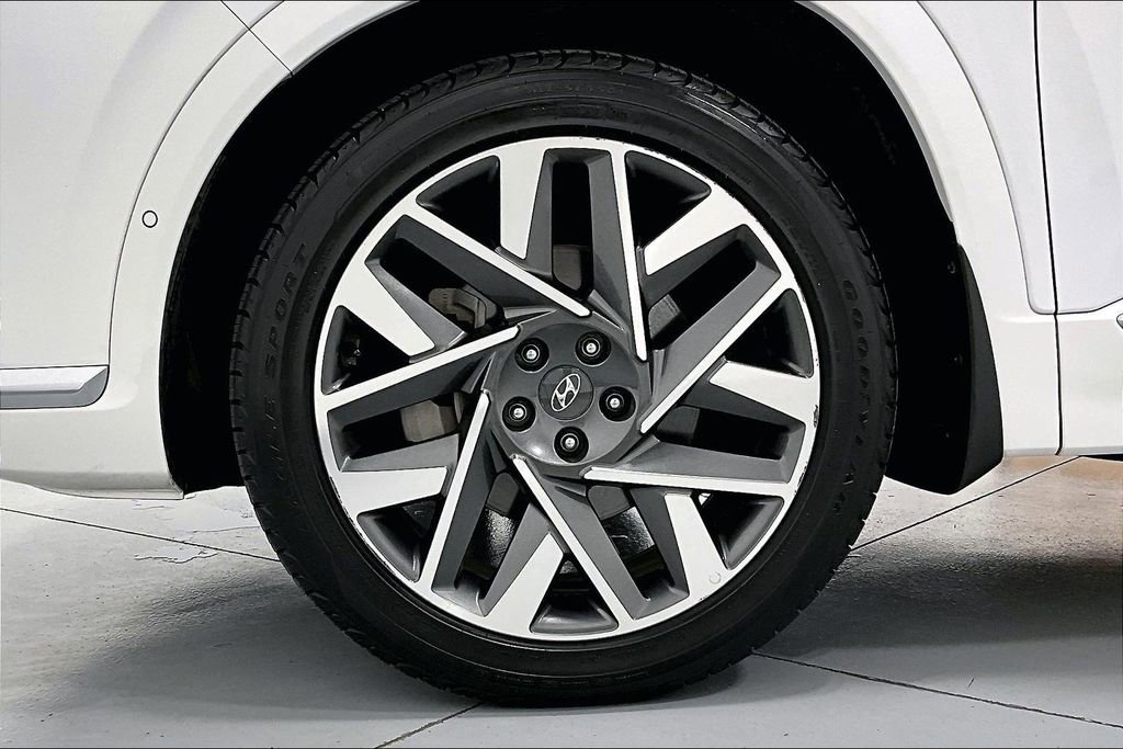 Used 2023 Hyundai Santa Fe Calligraphy FWD image 11