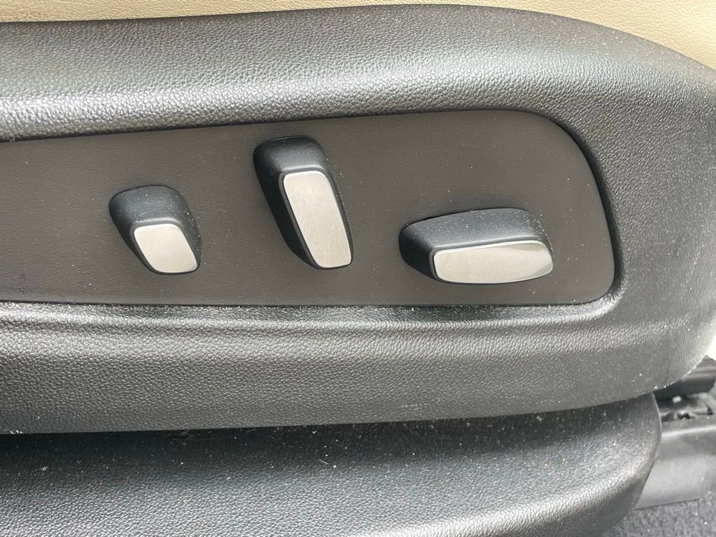 Used 2017 Cadillac XT5 Premium Luxury w/ LPO, Wheel Lock Package image 11