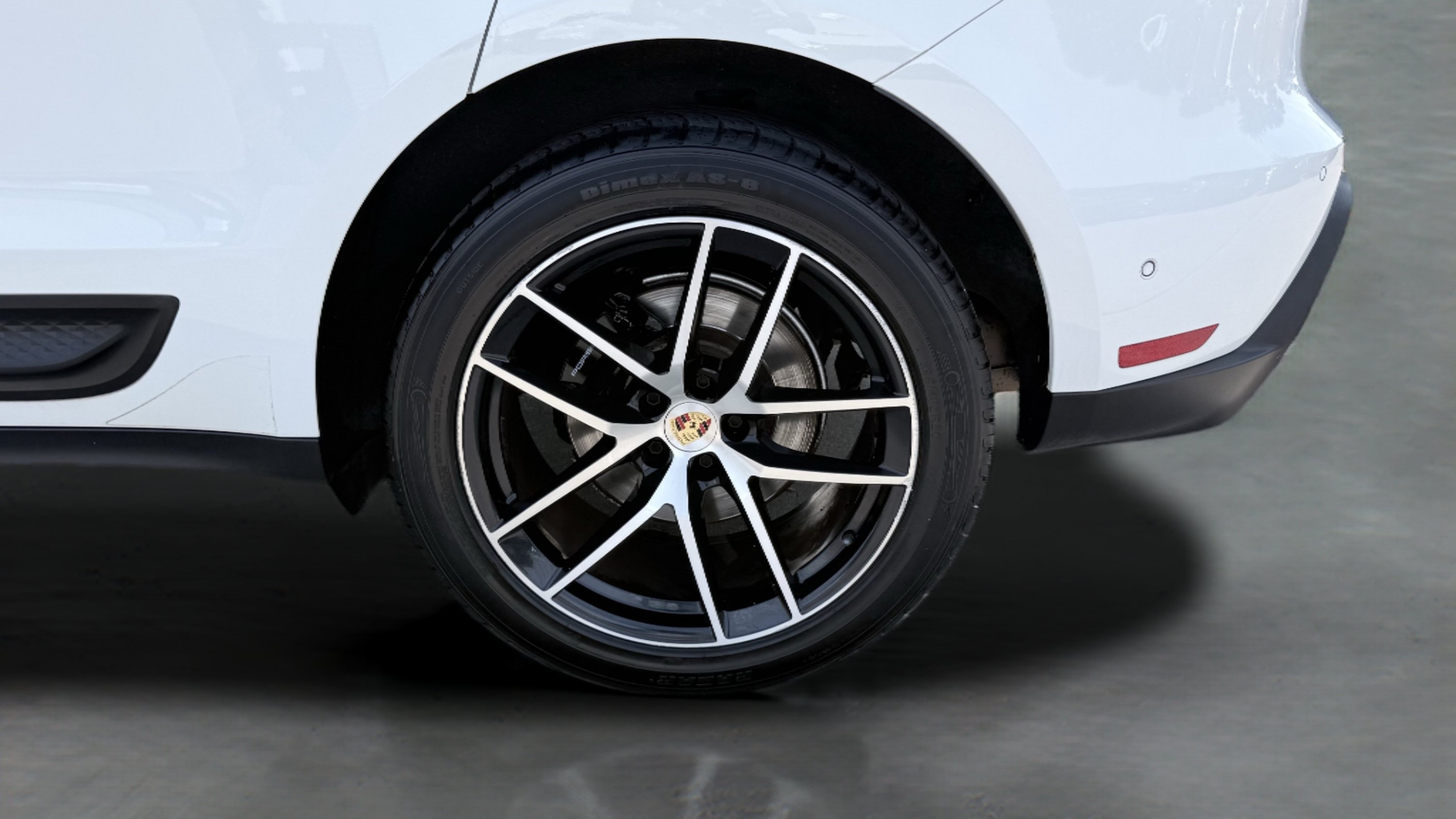 Used 2023 Porsche Macan Turbo AWD/4WD image 10