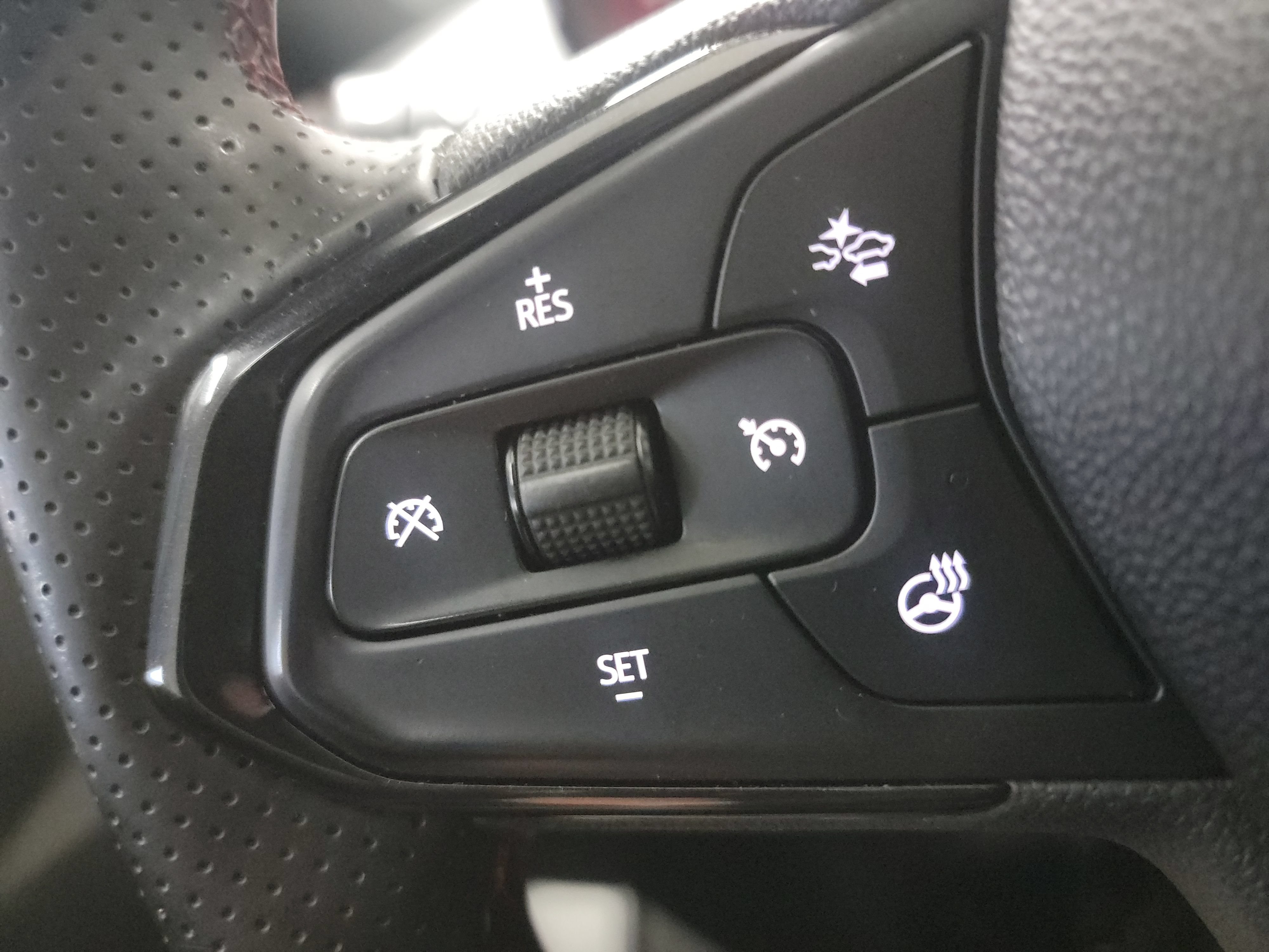 Used 2024 Chevrolet Trax RS w/ Driver Confidence Package FWD image 33