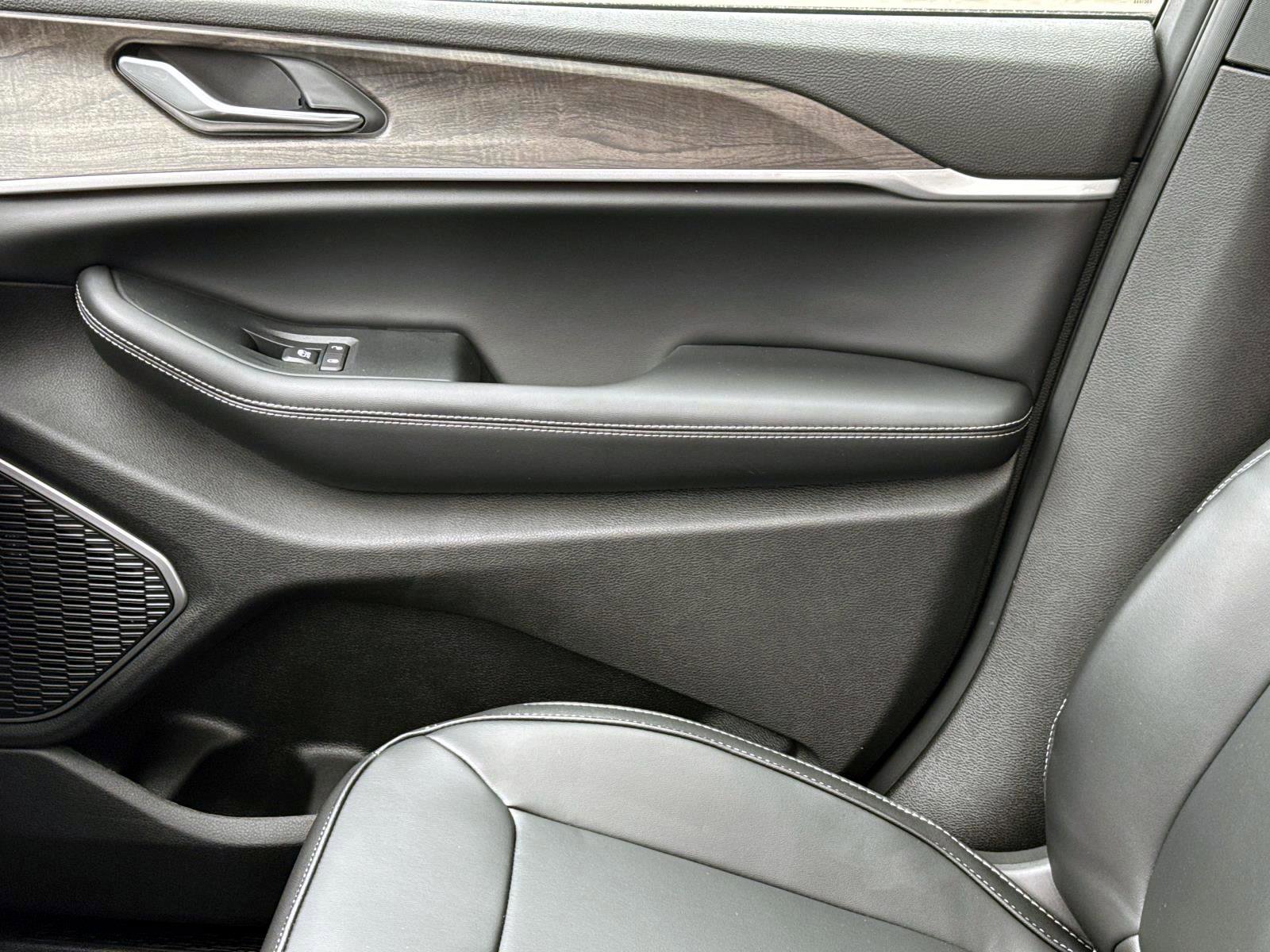 New 2026 Jeep Grand Cherokee Limited image 13