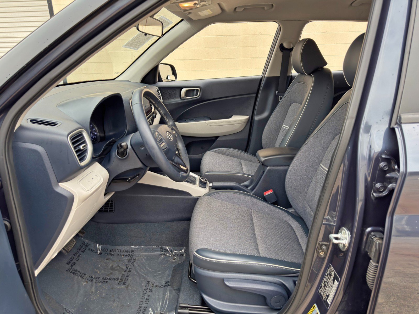 Used 2022 Hyundai Venue Limited FWD image 15