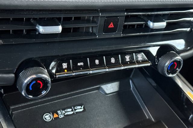 Used 2025 Chevrolet Suburban LT AWD/4WD image 22