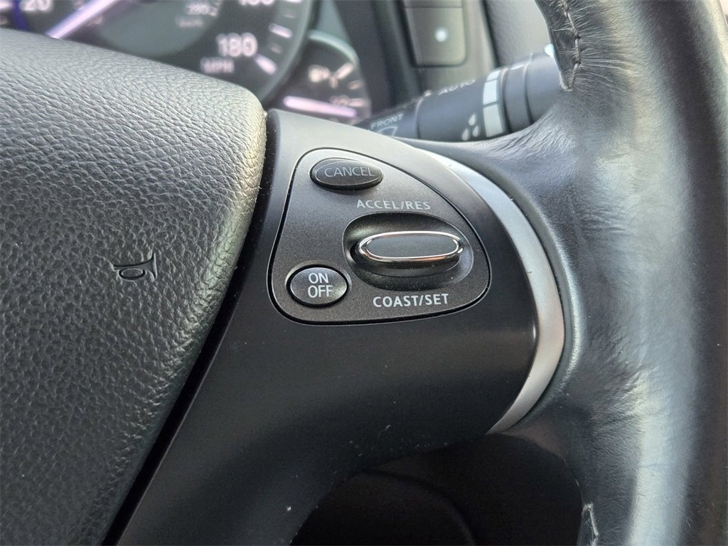 Used 2018 INFINITI Q70 L 3.7 image 25