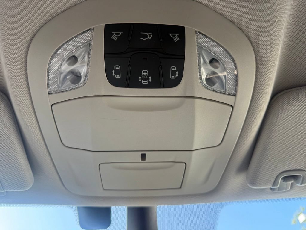 Used 2020 Chrysler Pacifica Touring w/ Advanced Safetytec Group FWD image 28