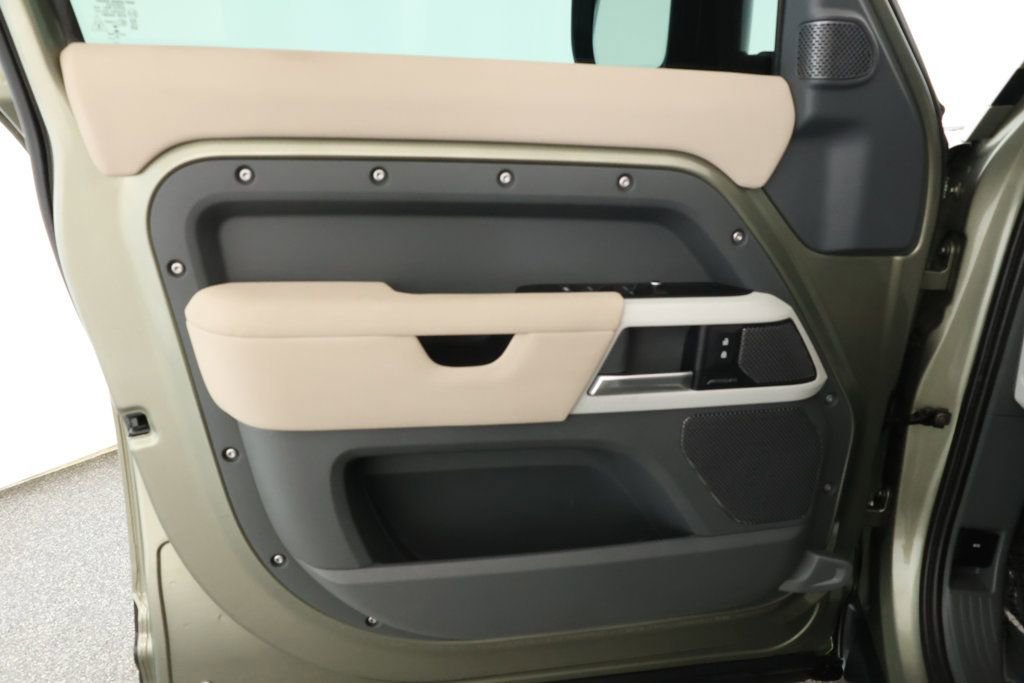 Used 2020 Land Rover Defender 110 S image 9