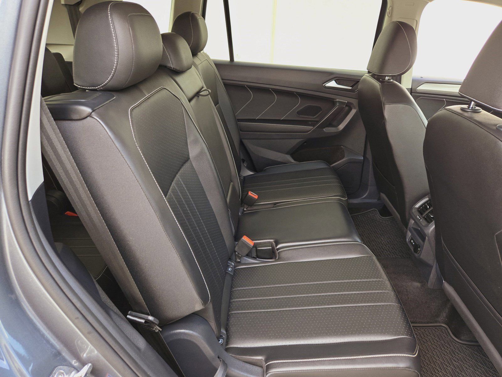 New 2024 Volkswagen Tiguan SE FWD image 27