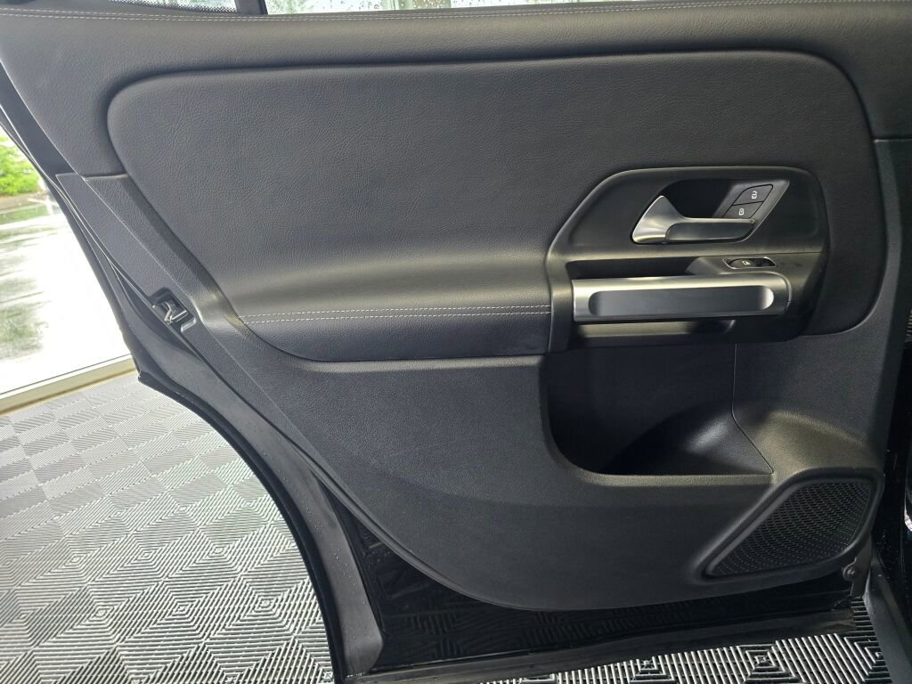 Used 2023 Mercedes-Benz GLB 250 4MATIC image 39