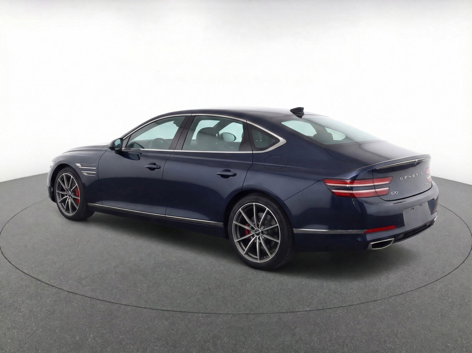 Used 2025 Genesis G70 2.5T image 6