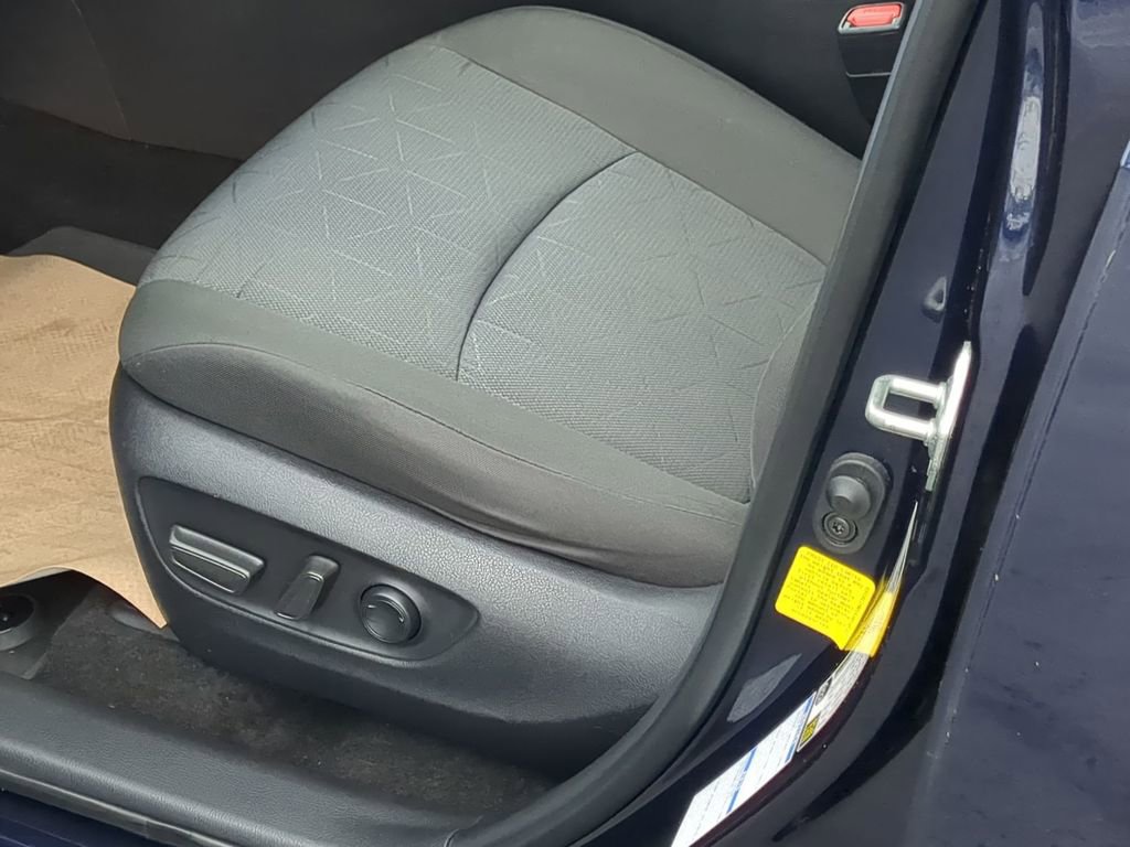 Used 2021 Toyota RAV4 XLE image 13