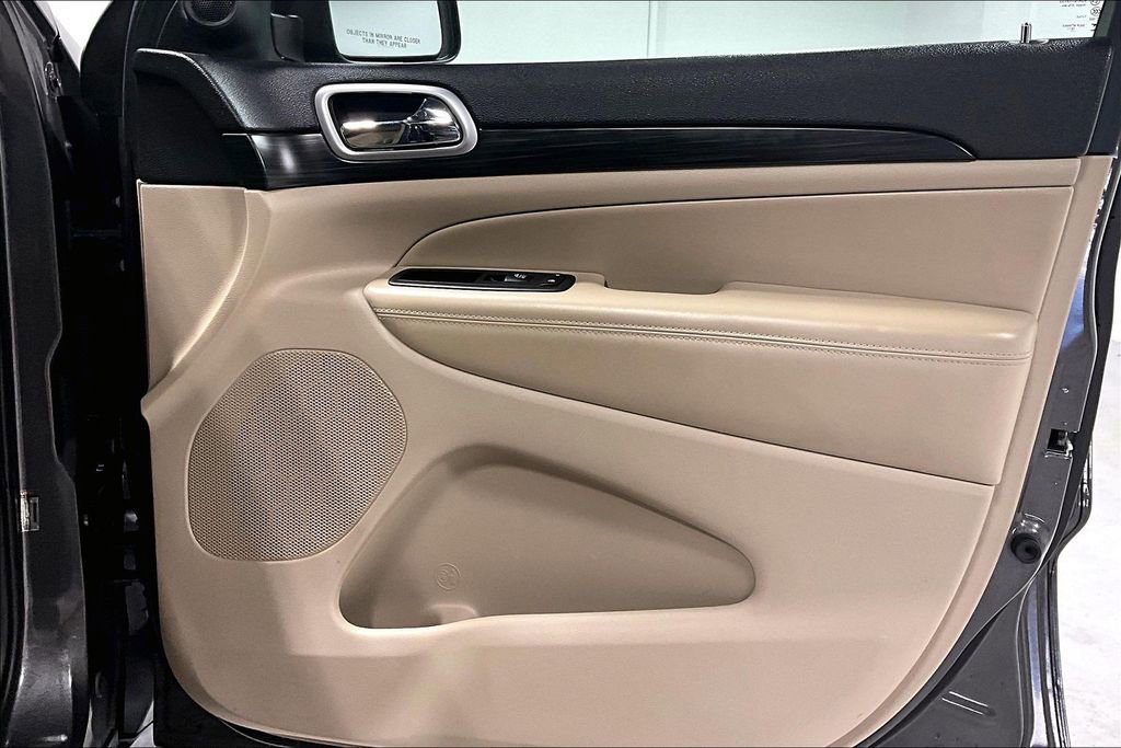 Used 2019 Jeep Grand Cherokee Laredo AWD/4WD image 22